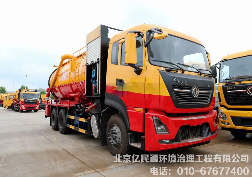 天龍污水清運(yùn)車(chē)